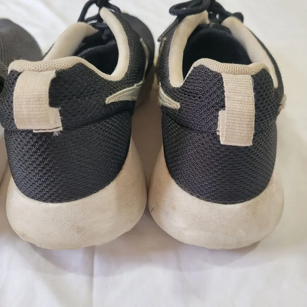 Nike Size 7 Youth Black and Gray Mesh 2 Pairs Of Sneakers Bundle